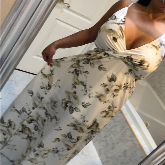 IVORY FLORAL MAXI DRESS - Picture 5 of 6